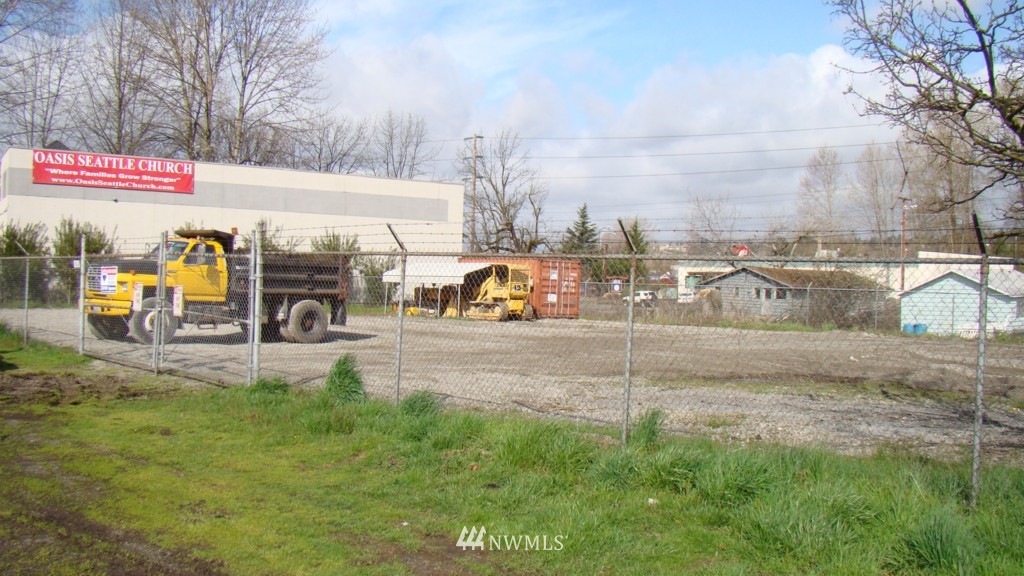 700 Southwest 13th Street Renton, WA 98057 - Photo 3 of 3