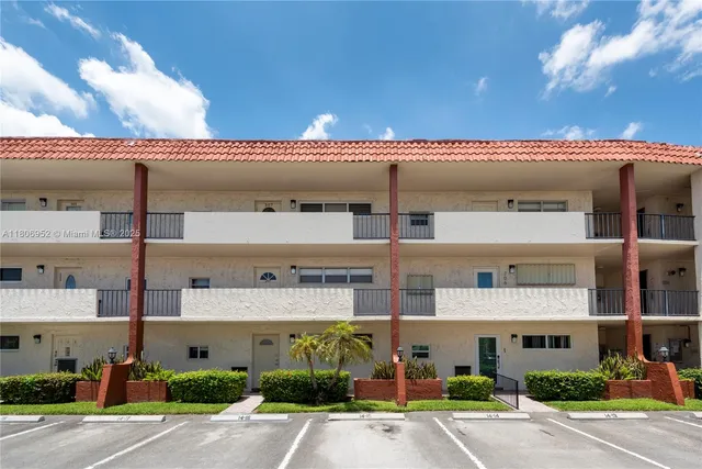 $87,000 | 9823 South Hollybrook Lake Drive, Unit 105, Pembroke Pines, FL 33025
