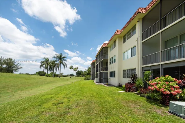 $87,000 | 9823 South Hollybrook Lake Drive, Unit 105, Pembroke Pines, FL 33025
