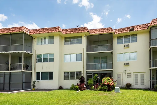 $87,000 | 9823 South Hollybrook Lake Drive, Unit 105, Pembroke Pines, FL 33025