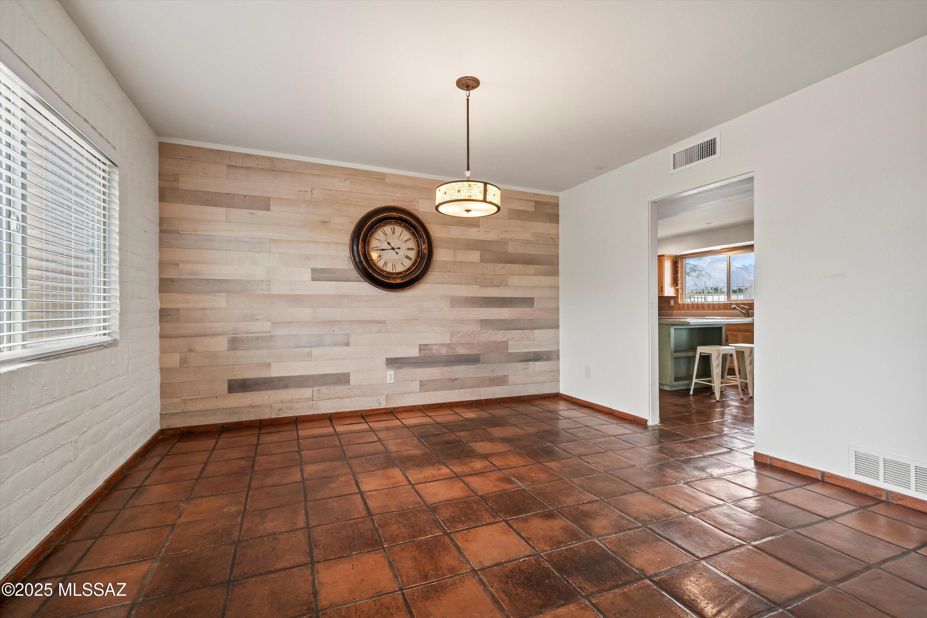 1601 West Sunset Road Tucson, AZ 85704 - Photo 8 of 47 08-Dining Room