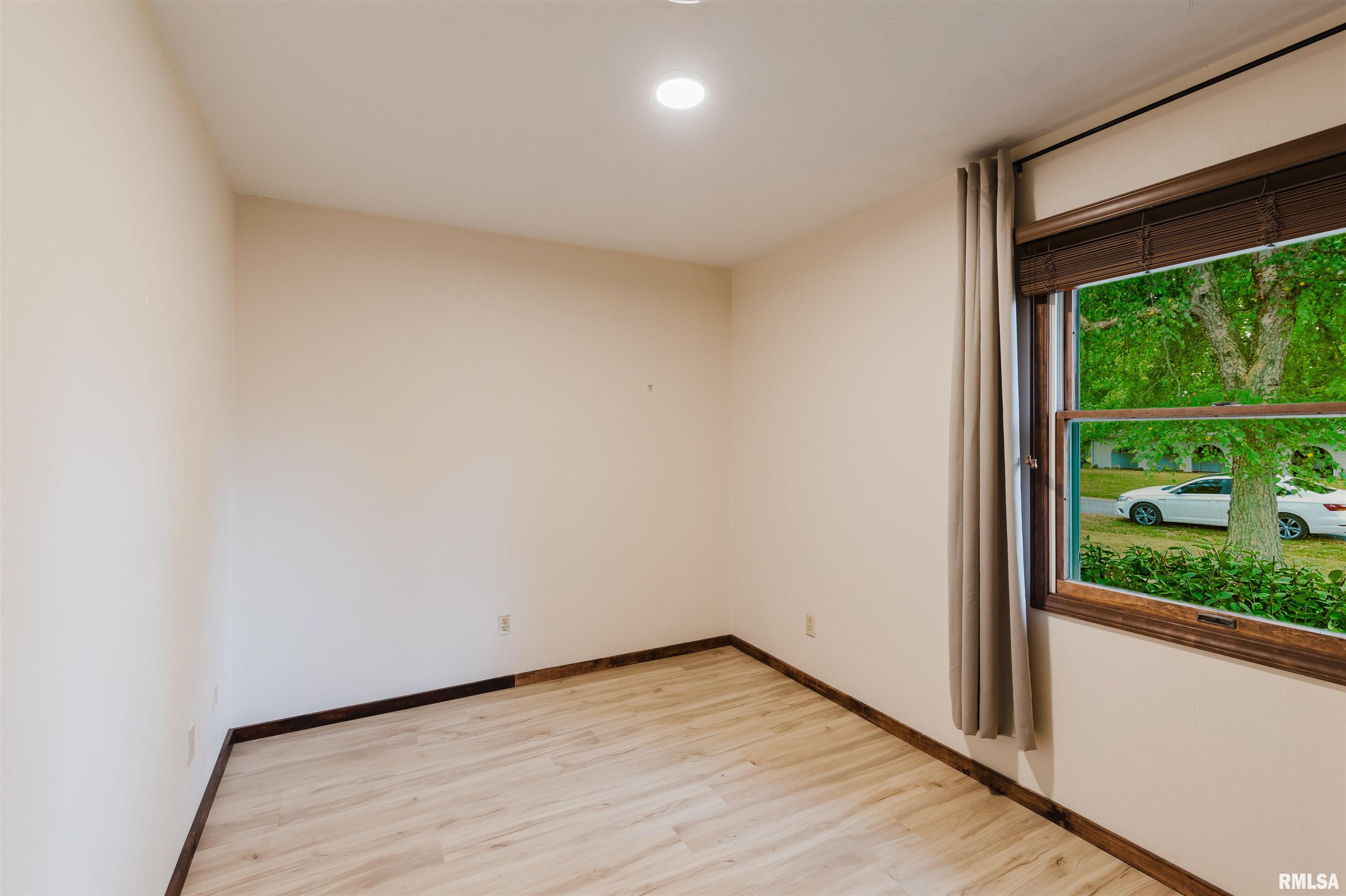 109 Philip Road Christopher, IL 62822 - Photo 21 of 32 Gallery Image 21
