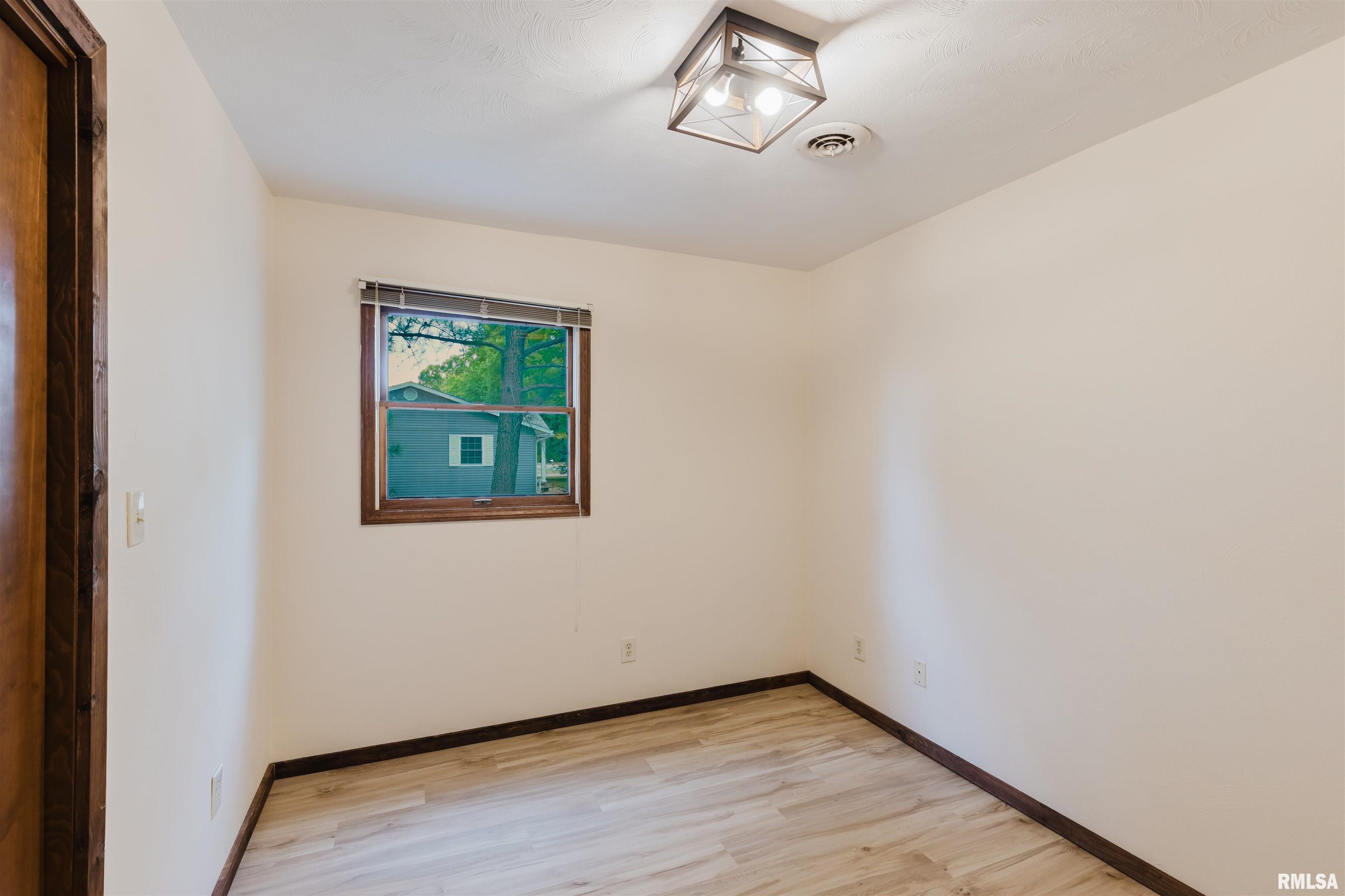 109 Philip Road Christopher, IL 62822 - Photo 22 of 32 Gallery Image 22