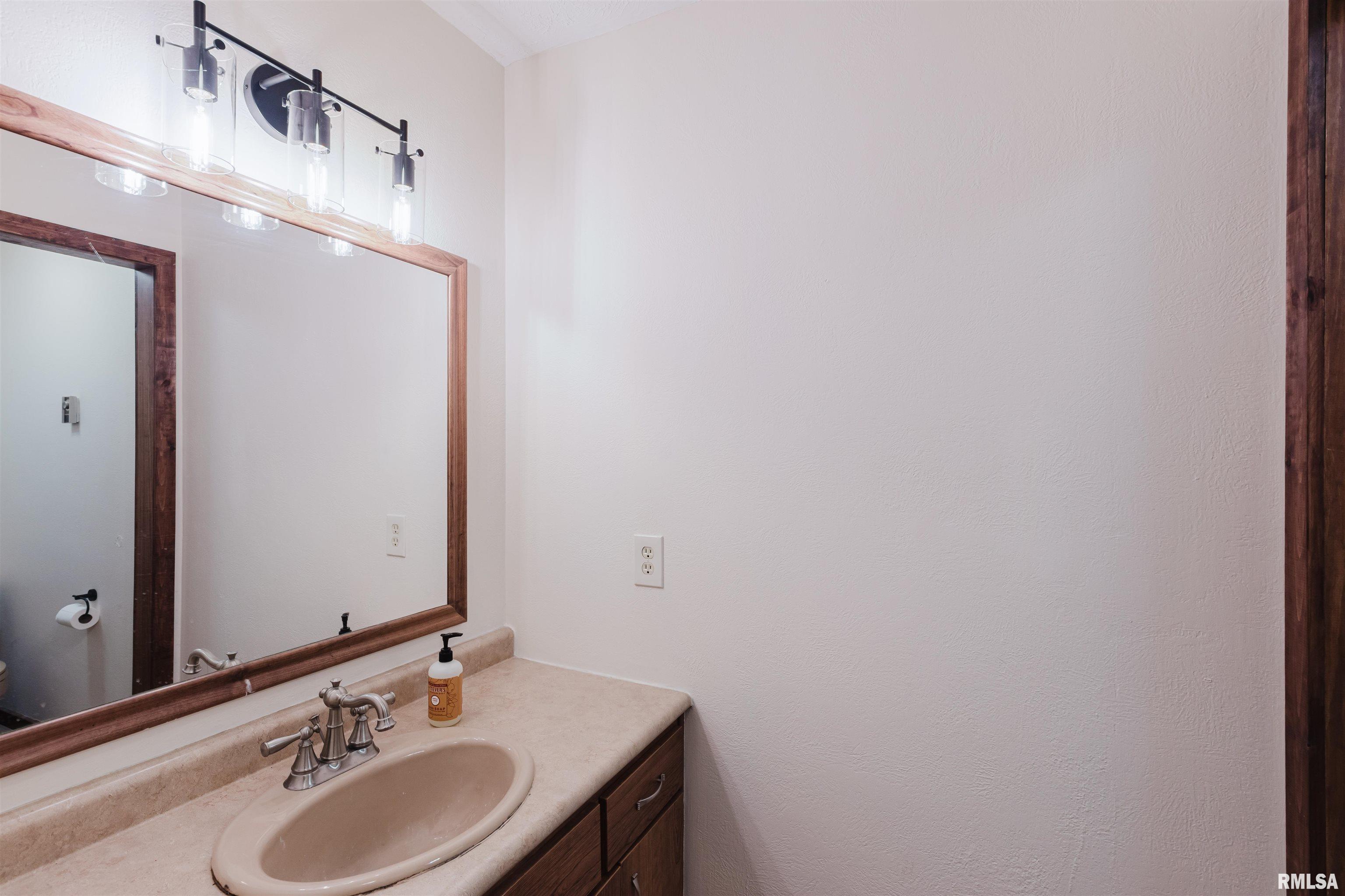 109 Philip Road Christopher, IL 62822 - Photo 23 of 32 Gallery Image 23