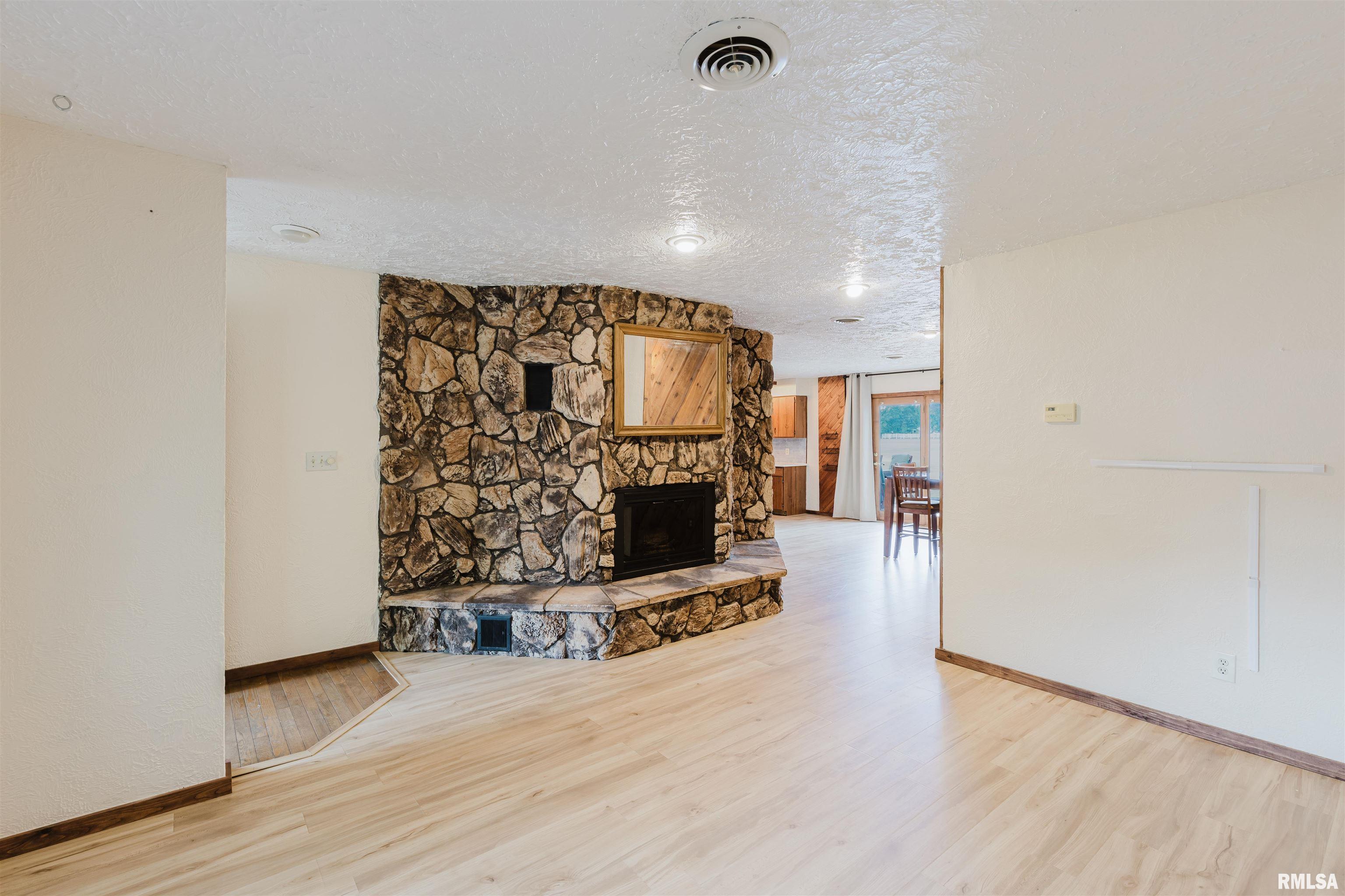 109 Philip Road Christopher, IL 62822 - Photo 5 of 32 Gallery Image 5