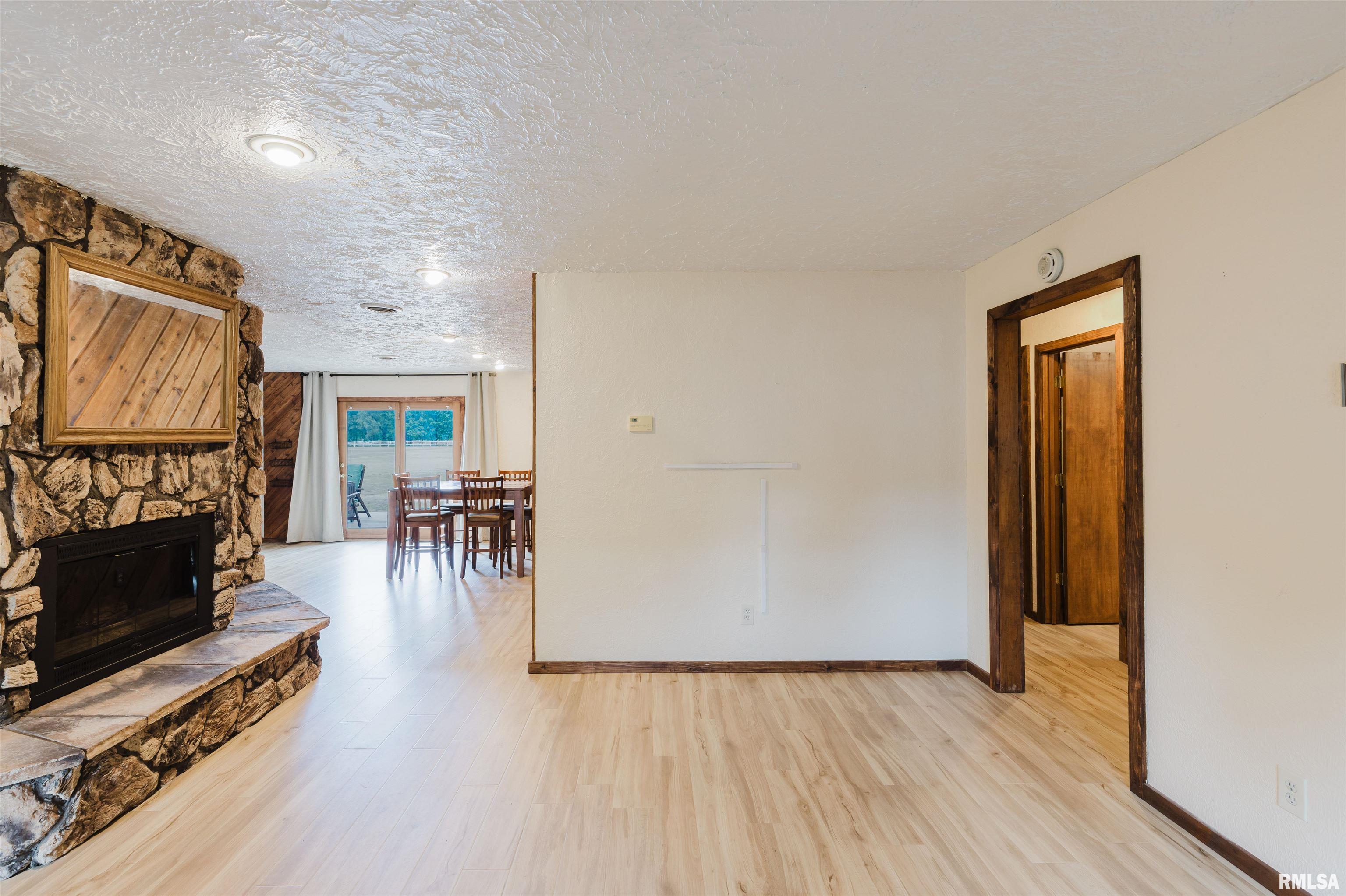 109 Philip Road Christopher, IL 62822 - Photo 6 of 32 Gallery Image 6