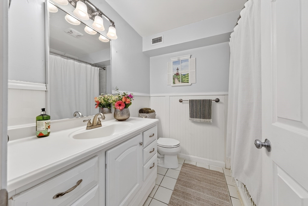 1 Beal's Cove Road, Unit D Hingham, MA 02043 - Photo 15 of 28