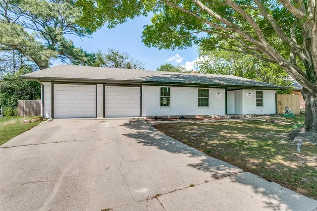 $360,000 | 933 Charleston Court, Bedford, TX 76022