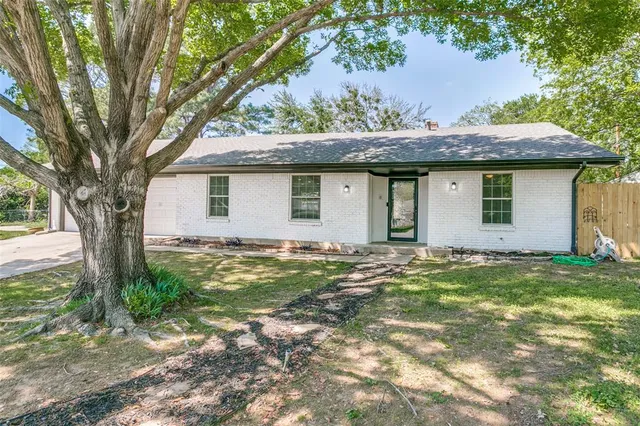$360,000 | 933 Charleston Court, Bedford, TX 76022