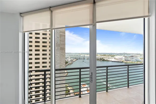 $3,100 | 335 South Biscayne Boulevard, Unit 2910, Miami, FL 33131
