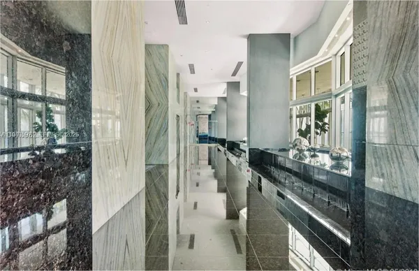 $3,100 | 335 South Biscayne Boulevard, Unit 2910, Miami, FL 33131