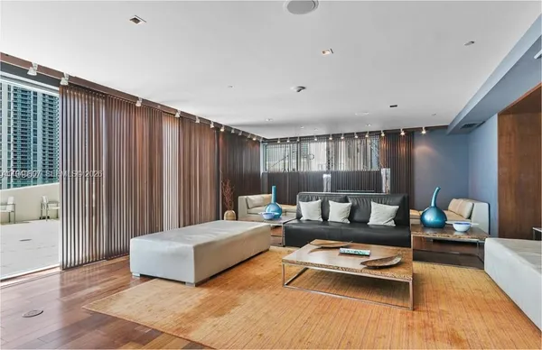 $3,100 | 335 South Biscayne Boulevard, Unit 2910, Miami, FL 33131