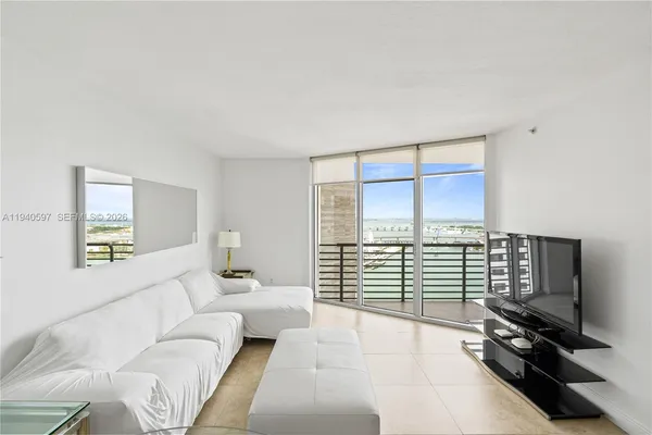 $3,100 | 335 South Biscayne Boulevard, Unit 2910, Miami, FL 33131
