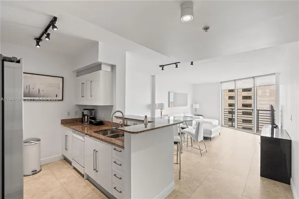 $3,100 | 335 South Biscayne Boulevard, Unit 2910, Miami, FL 33131