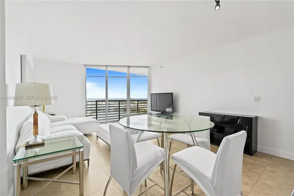 $3,100 | 335 South Biscayne Boulevard, Unit 2910, Miami, FL 33131