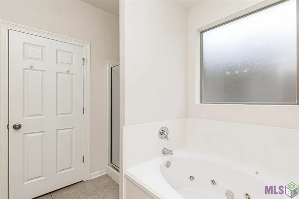 $2,050 | 9015 Westlake Avenue, Baton Rouge, LA 70810