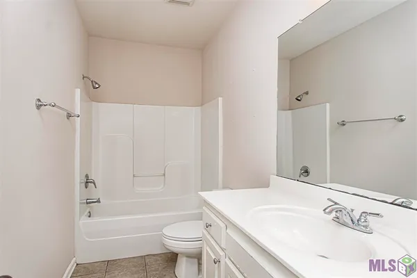 $2,050 | 9015 Westlake Avenue, Baton Rouge, LA 70810