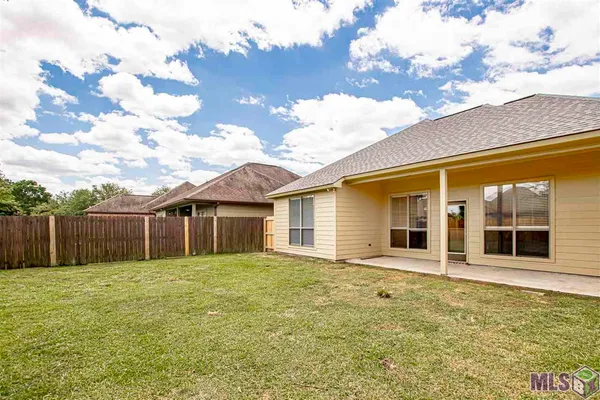 $2,050 | 9015 Westlake Avenue, Baton Rouge, LA 70810
