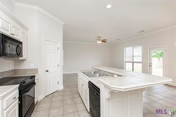 $2,050 | 9015 Westlake Avenue, Baton Rouge, LA 70810