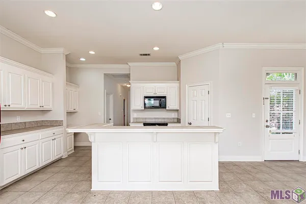 $2,050 | 9015 Westlake Avenue, Baton Rouge, LA 70810