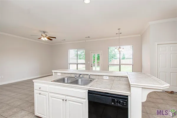 $2,050 | 9015 Westlake Avenue, Baton Rouge, LA 70810