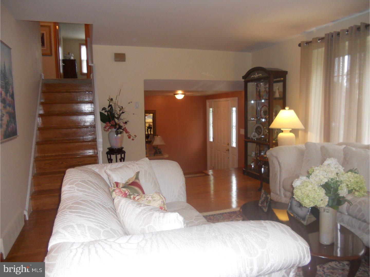 440 Emerson Road Huntingdon Valley, PA 19006 - Photo 2 of 16 Living Room