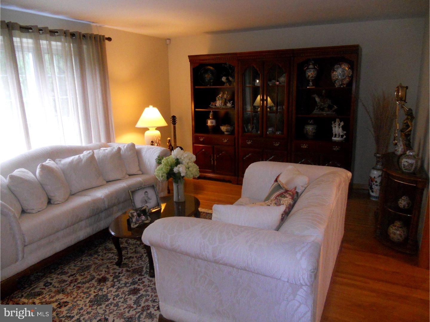 440 Emerson Road Huntingdon Valley, PA 19006 - Photo 3 of 16 Living Room