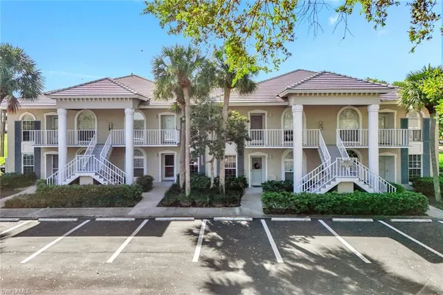 $3,500 | 8228 Twelve Oaks Circle, Unit 323, Naples, FL 34113