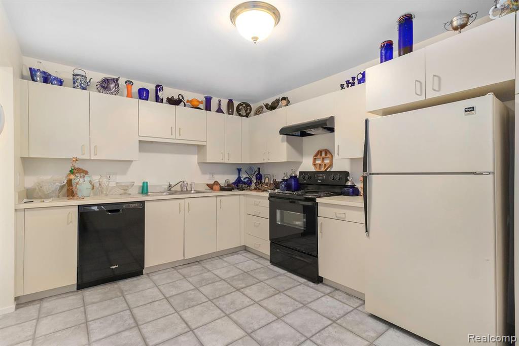 30414 Orchard Lake Road, Unit 25 Farmington Hills, MI 48334 - Photo 6 of 25