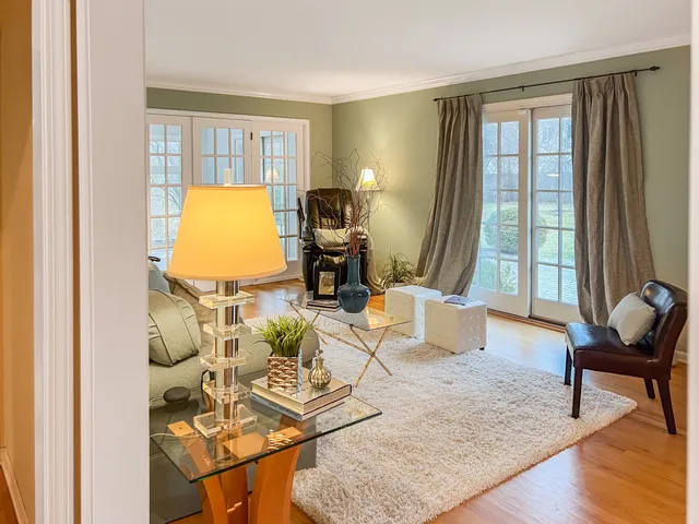 $12,000 | 390 South Basswood Road, Lake Forest, IL 60045