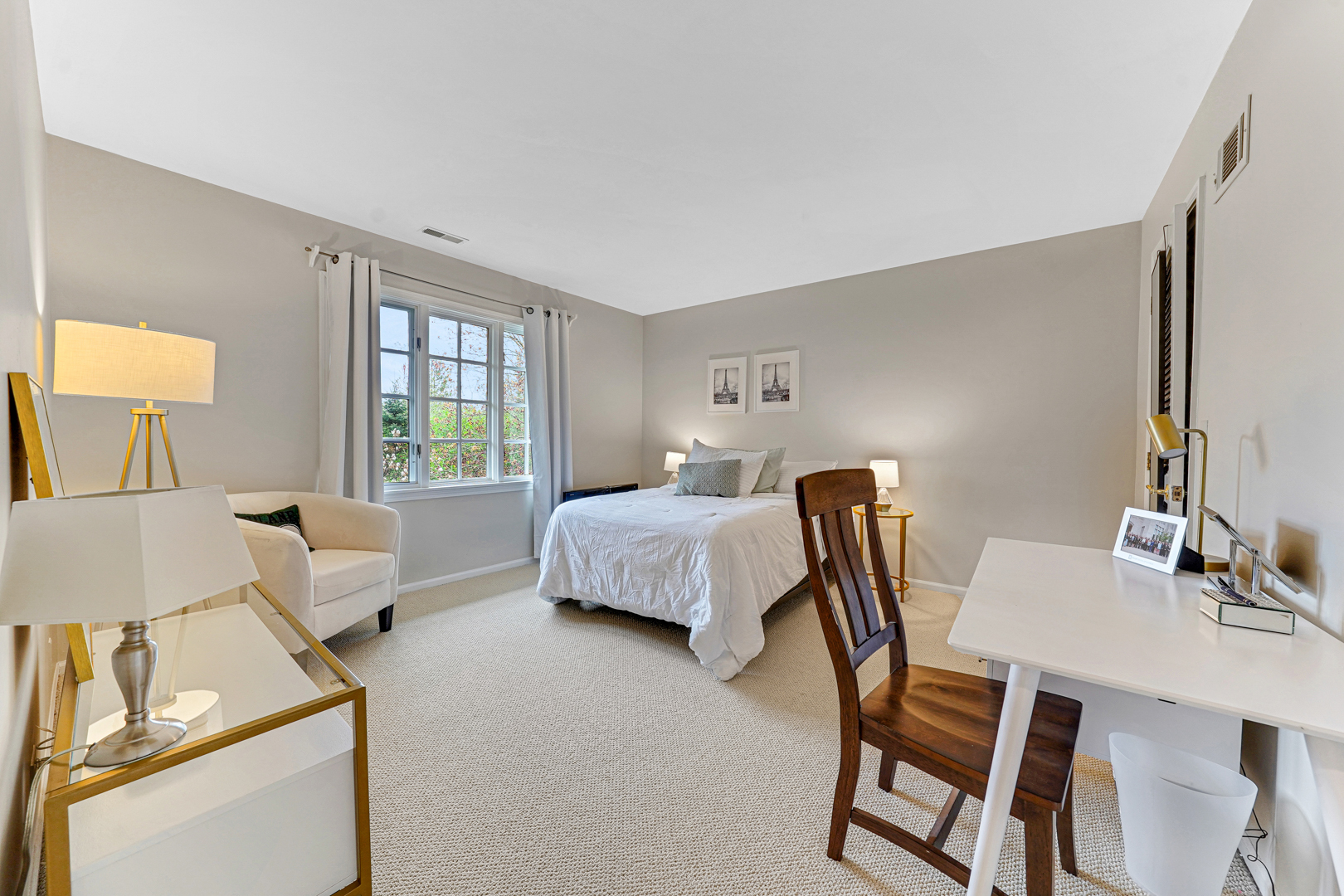 390 South Basswood Road Lake Forest, IL 60045 - Photo 19 of 24 a bedroom with a bed a table and chair