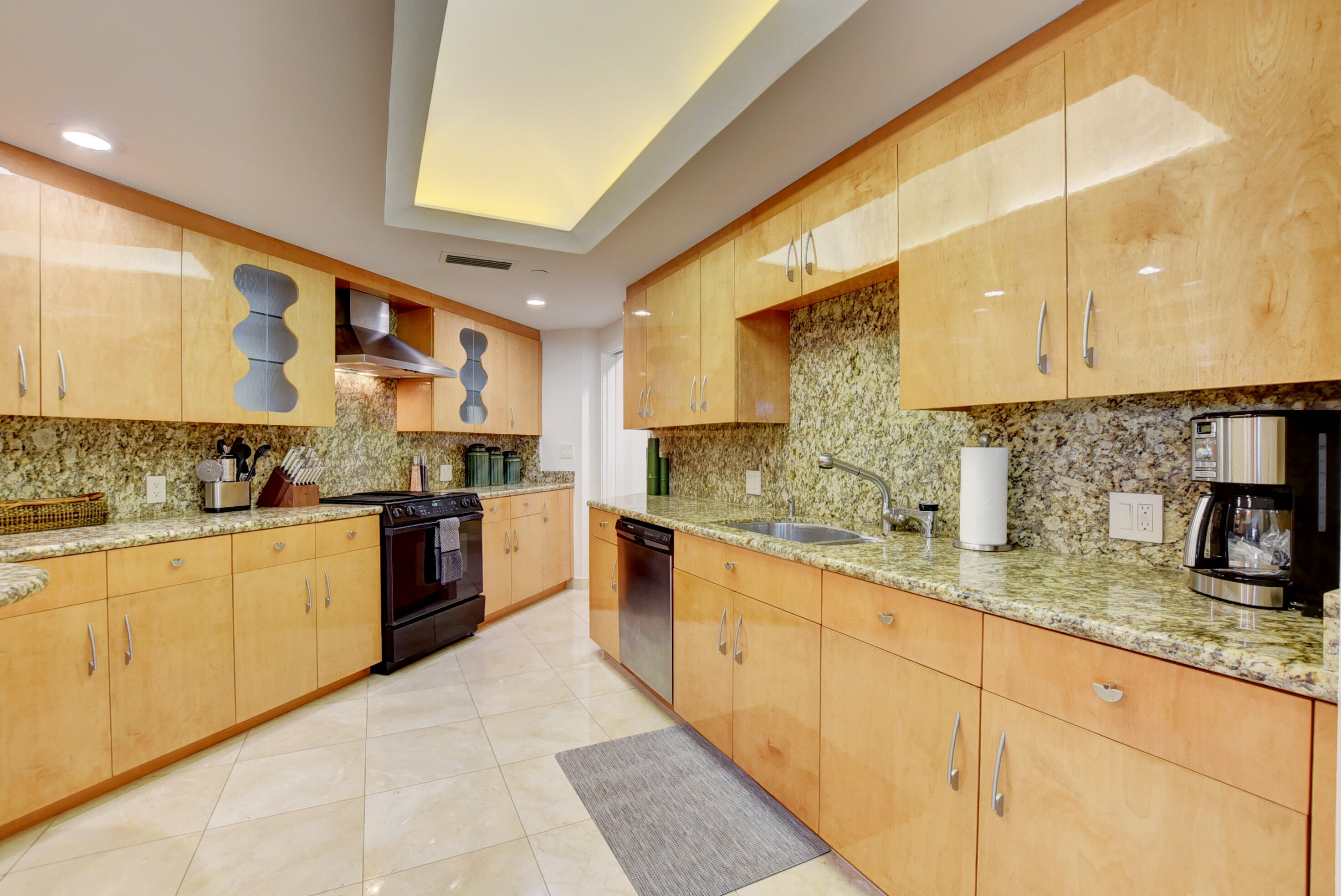 300 Southeast 5th Avenue, Unit 4110 Boca Raton, FL 33432 - Photo 7 of 31 Kitchen