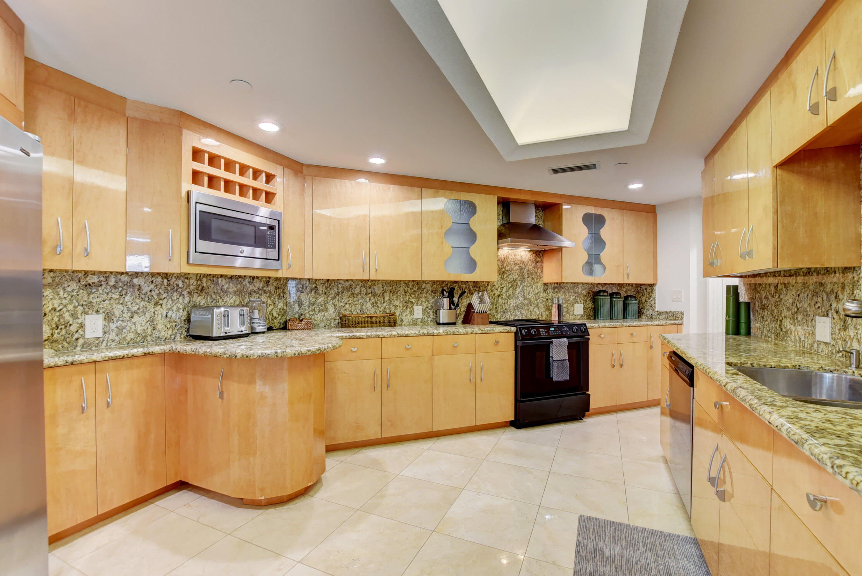300 Southeast 5th Avenue, Unit 4110 Boca Raton, FL 33432 - Photo 8 of 31 Kitchen