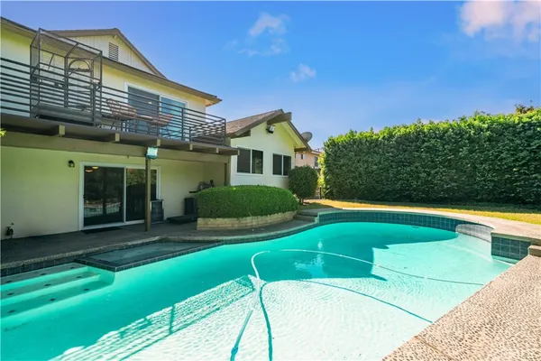 a view of a house with a backyard