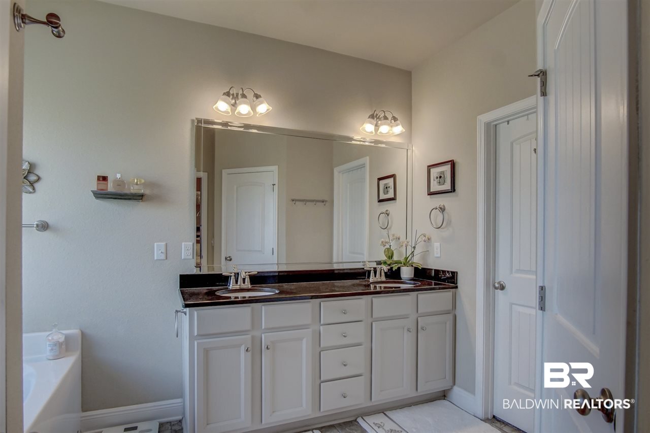 7111 Rocky Rd Loop Gulf Shores, AL 36542 - Photo 26 of 40 Master Bathroom