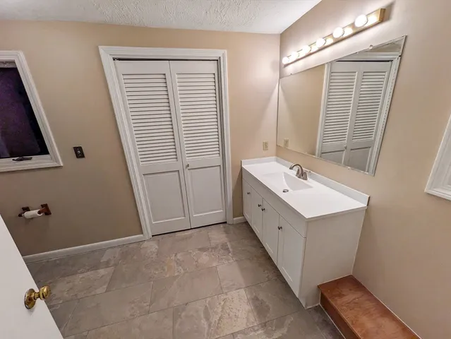 $3,600 | 6 Bancroft Street, Pepperell, MA 01463