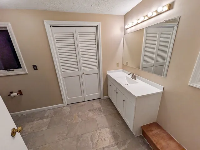 $3,600 | 6 Bancroft Street, Pepperell, MA 01463