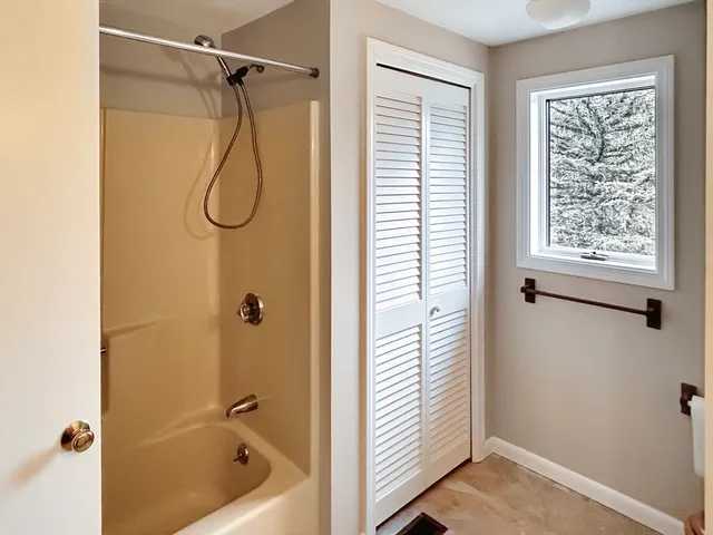 $3,600 | 6 Bancroft Street, Pepperell, MA 01463