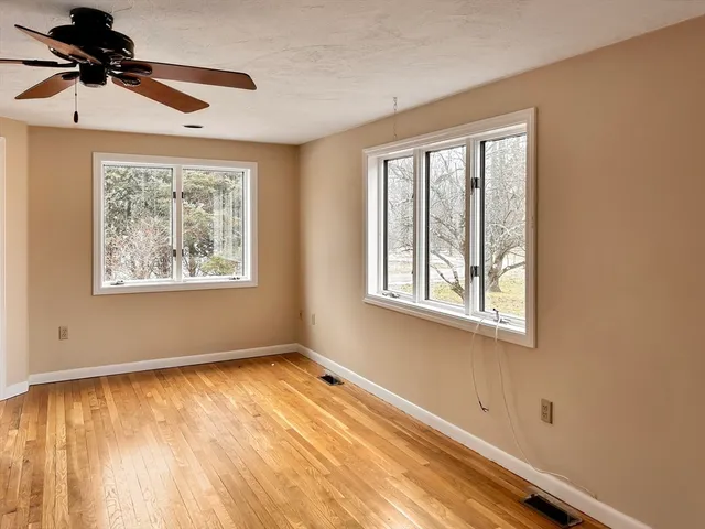 $3,600 | 6 Bancroft Street, Pepperell, MA 01463