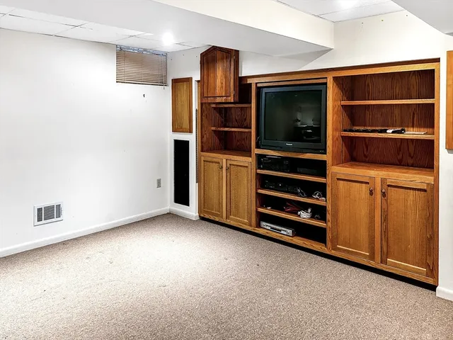 $3,600 | 6 Bancroft Street, Pepperell, MA 01463