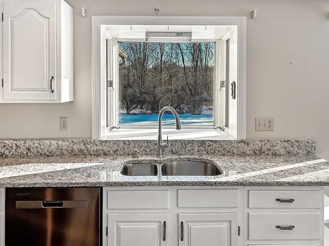 $3,600 | 6 Bancroft Street, Pepperell, MA 01463