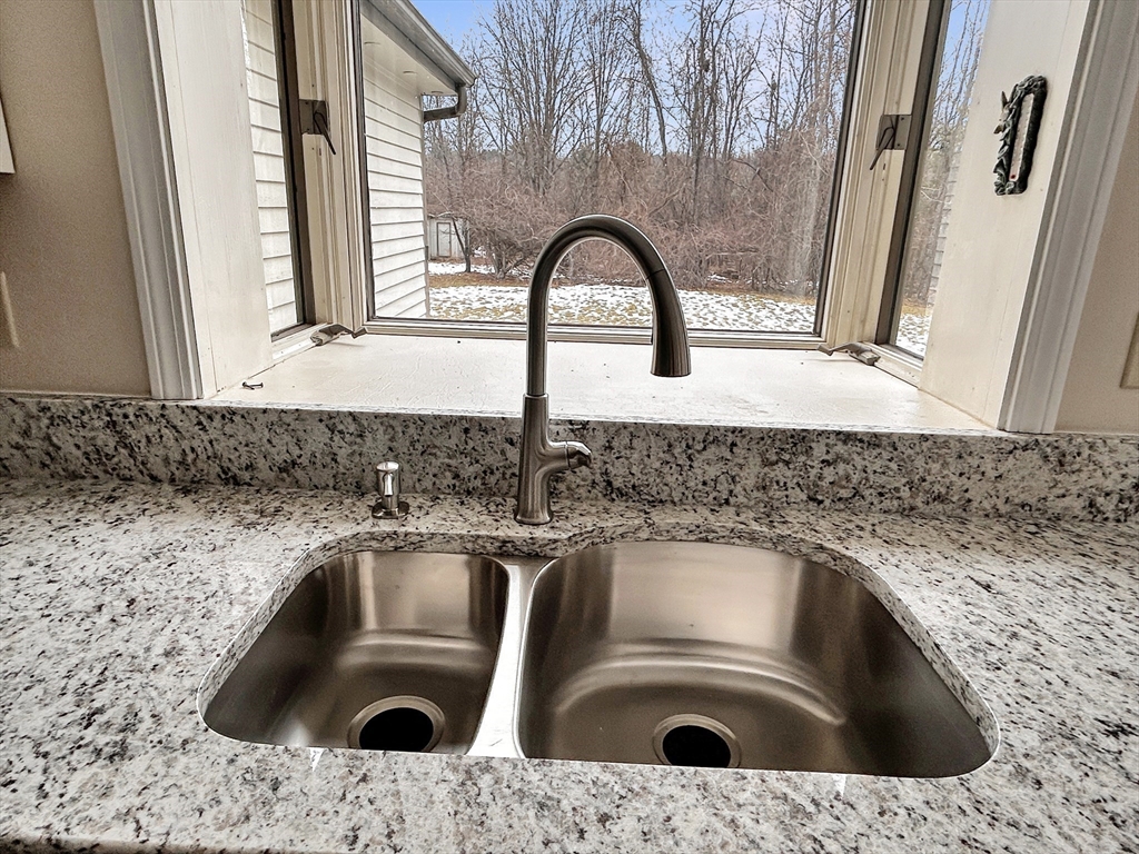 6 Bancroft Street Pepperell, MA 01463 - Photo 5 of 24