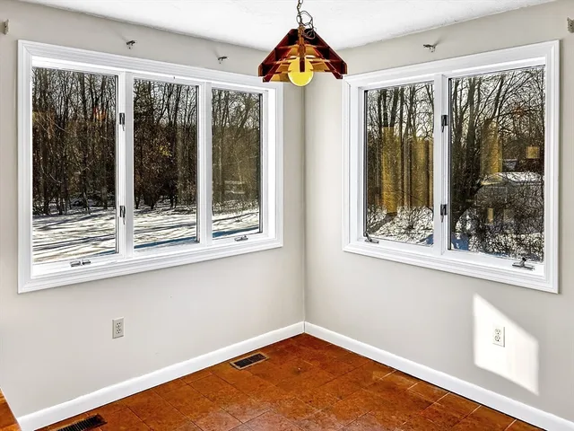 $3,600 | 6 Bancroft Street, Pepperell, MA 01463