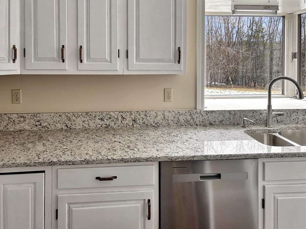 6 Bancroft Street Pepperell, MA 01463 - Photo 6 of 24