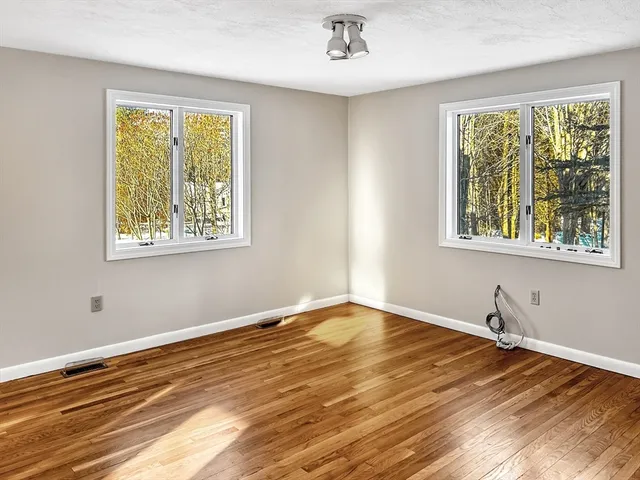 $3,600 | 6 Bancroft Street, Pepperell, MA 01463