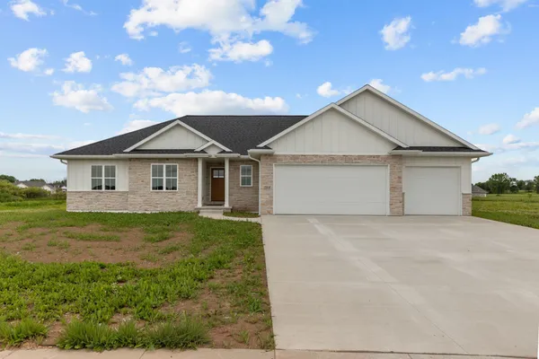 $634,900 | 264 Kerrigan Drive, Wrightstown, WI 54180