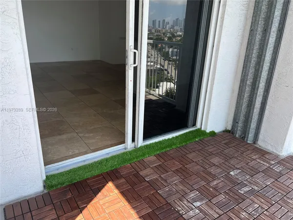 $2,400 | 1 Glen Royal Parkway, Unit 1112, Miami, FL 33125