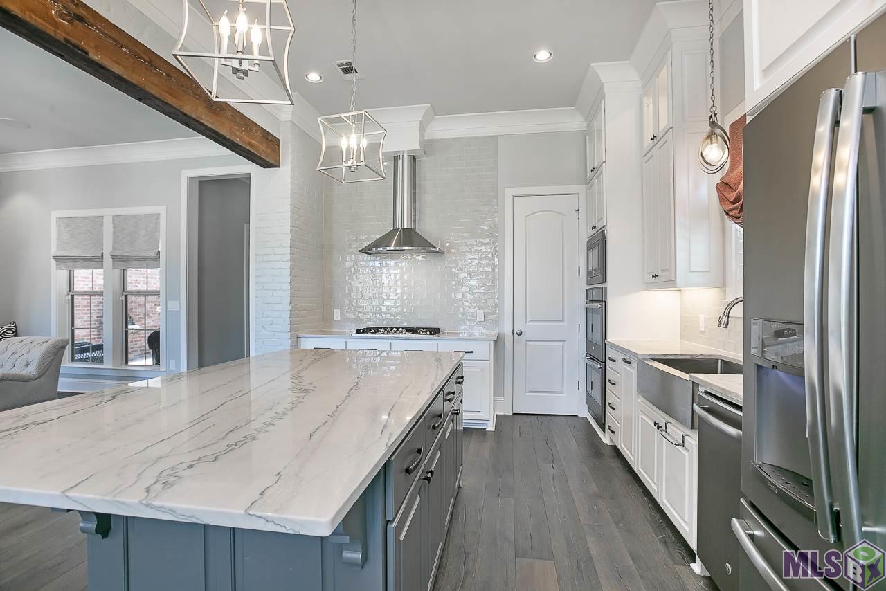 1929 Perennial Lane Baton Rouge, LA 70810 - Photo 10 of 34 Kitchen
