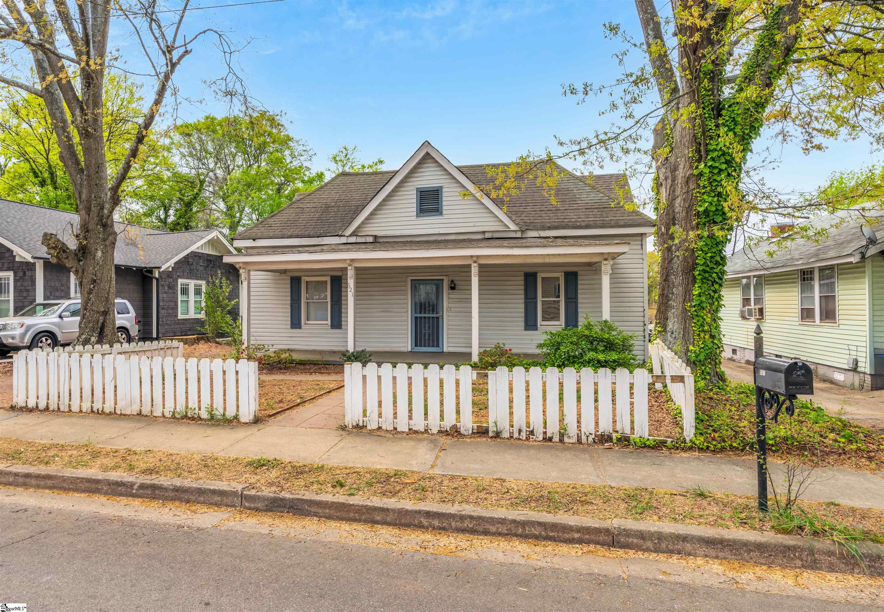521 Perry Avenue Greenville, SC 29611 - Photo 1 of 21