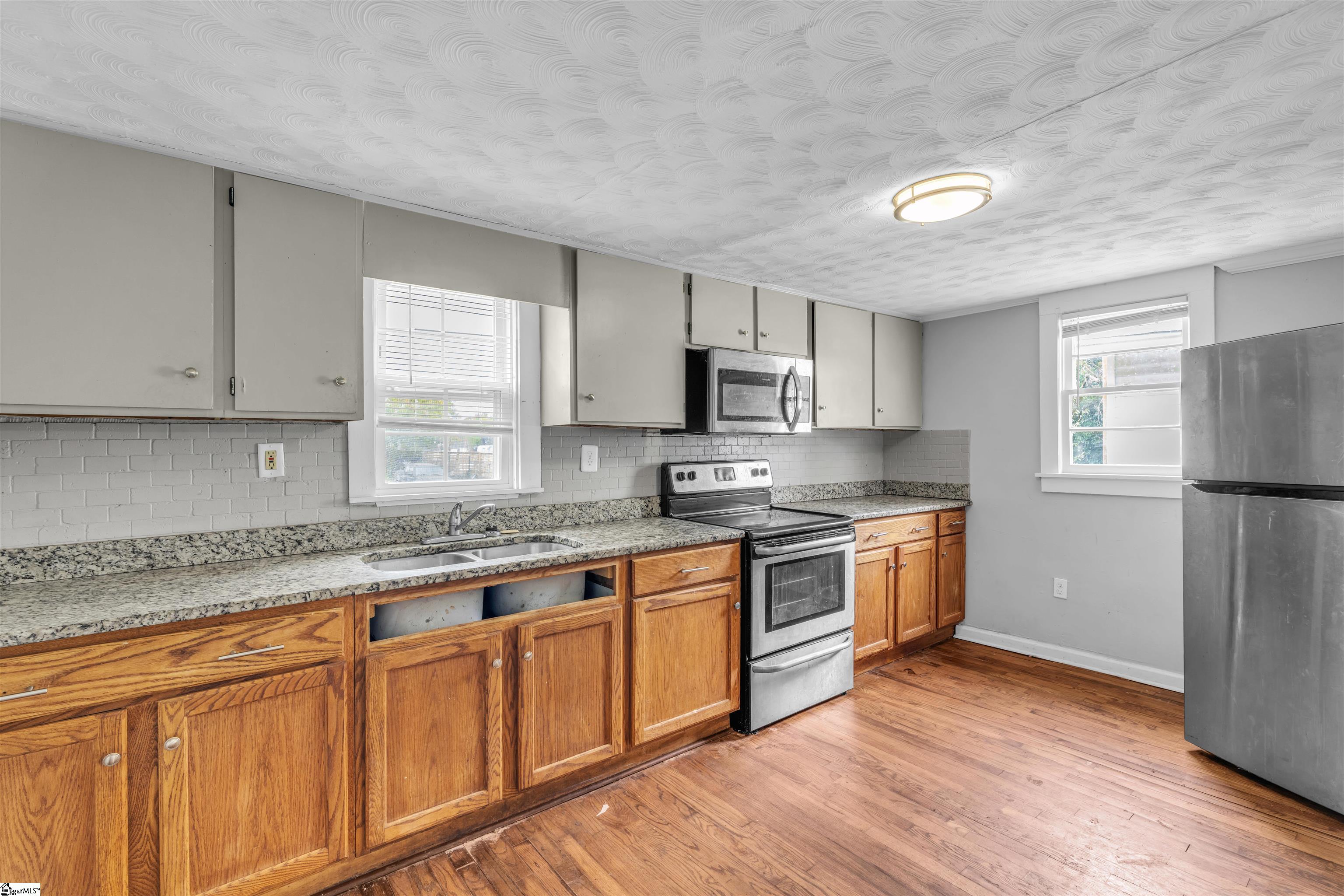 521 Perry Avenue Greenville, SC 29611 - Photo 5 of 21